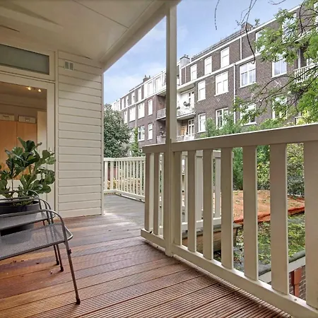 Gallery One Apartment *