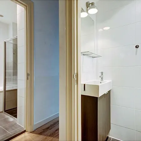 Gallery One Apartment *