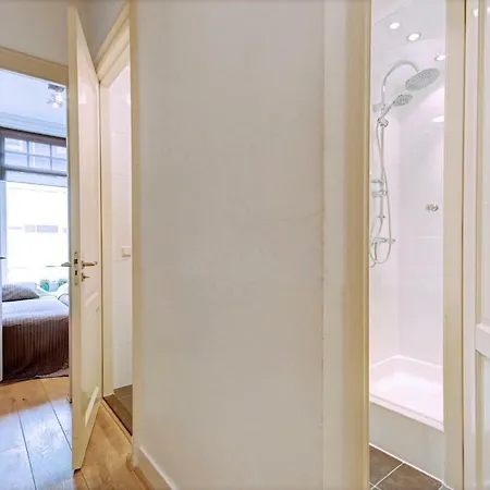 Apartment Gallery One *